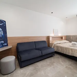 2* Maison d'hôtes Le 4 Stagioni Dante H Centro, By Clapa Group